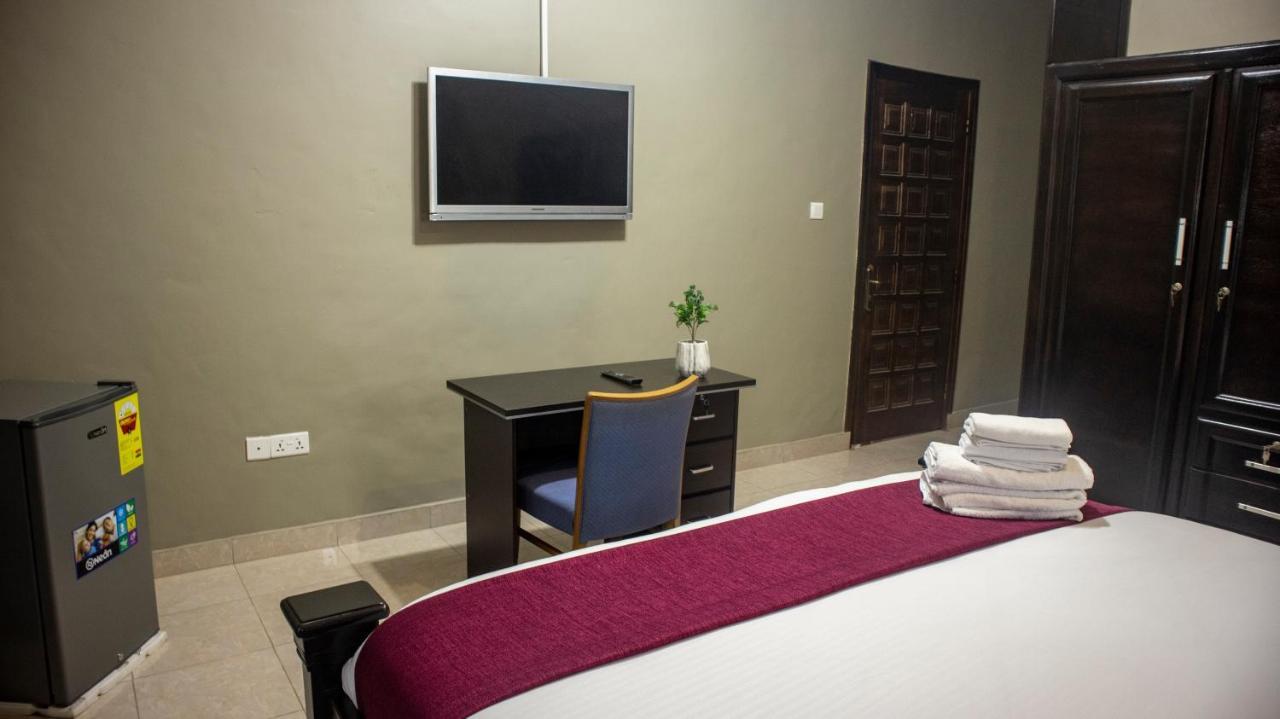 Kislas Luxury Hotel Adenta Ngoại thất bức ảnh