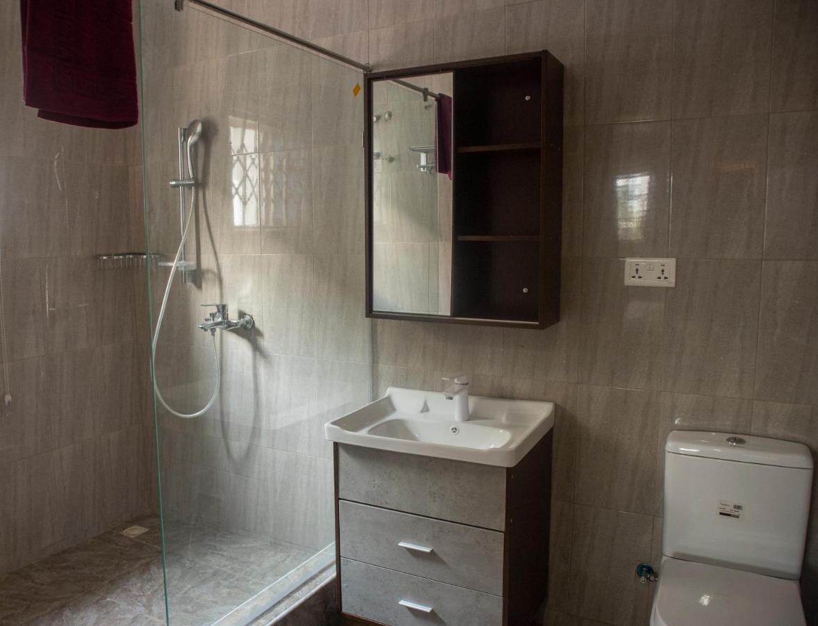 Kislas Luxury Hotel Adenta Ngoại thất bức ảnh